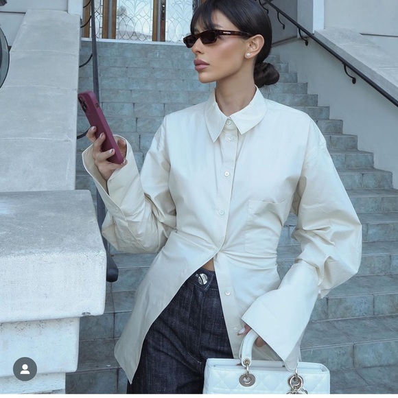 Chic White Button-Up Shirt , like new! - Picture 2 of 3